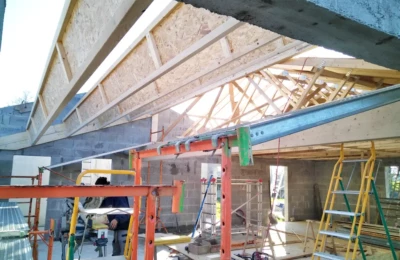 Pose de soutien pour le toit Charpente neuve pose de soutiens pour le toit