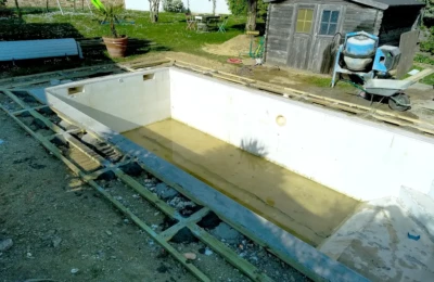 Préparation aux abords de la piscine Préparation d'une terrasse aux abords d'une piscine