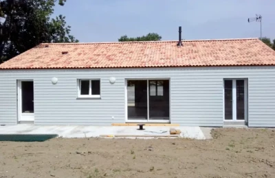 Maison individuelle en ossature bois arrière Maison individuelle en bois face arrière