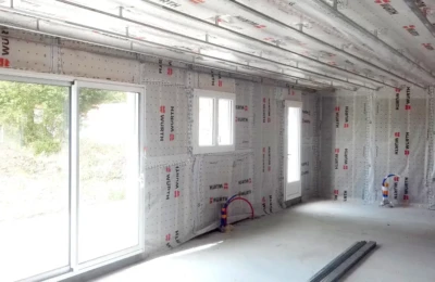 Phase d'isolation intérieure Isolation intérieure d'une maison individuelle en ossature bois
