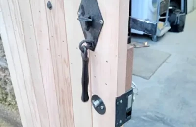 Détail sur le travail de l'ouverture de la porte intérieure Poignée et ouverture de porte intérieure