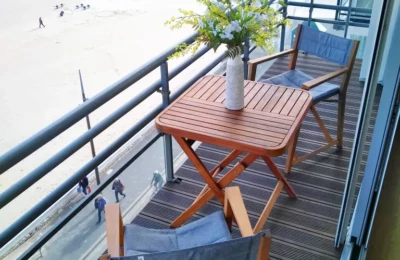 Terrasse de balcon en Bamboo composite sur-mesure Terrasse en bois composite pour un balcon d'appartement