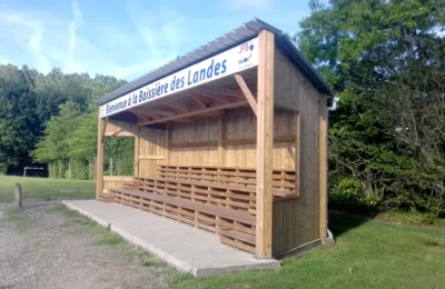 La tribune du stade de football terminée Tribune d'un stade